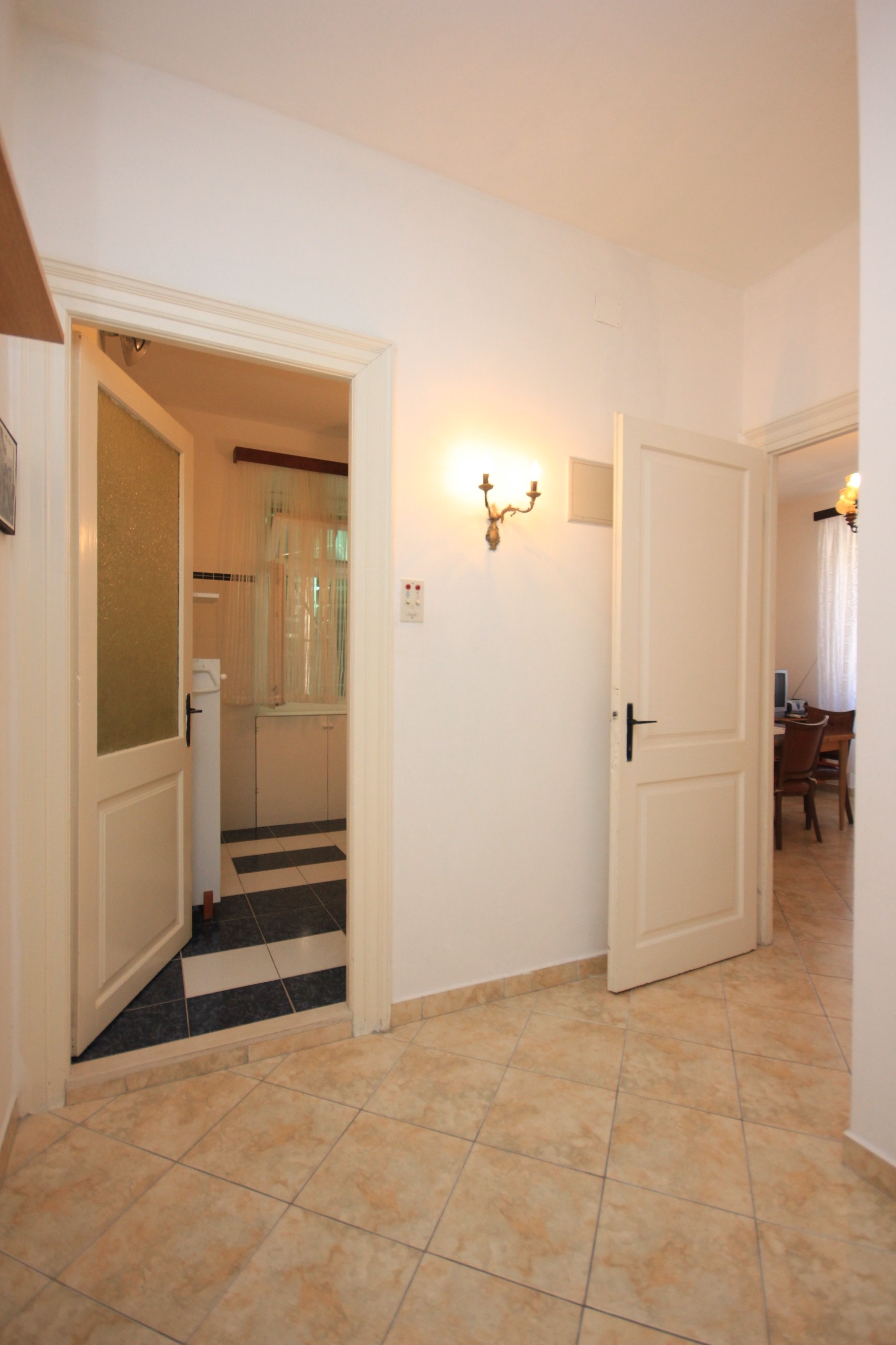 Two bedroom apartment near beach Komiža, Vis  A-b