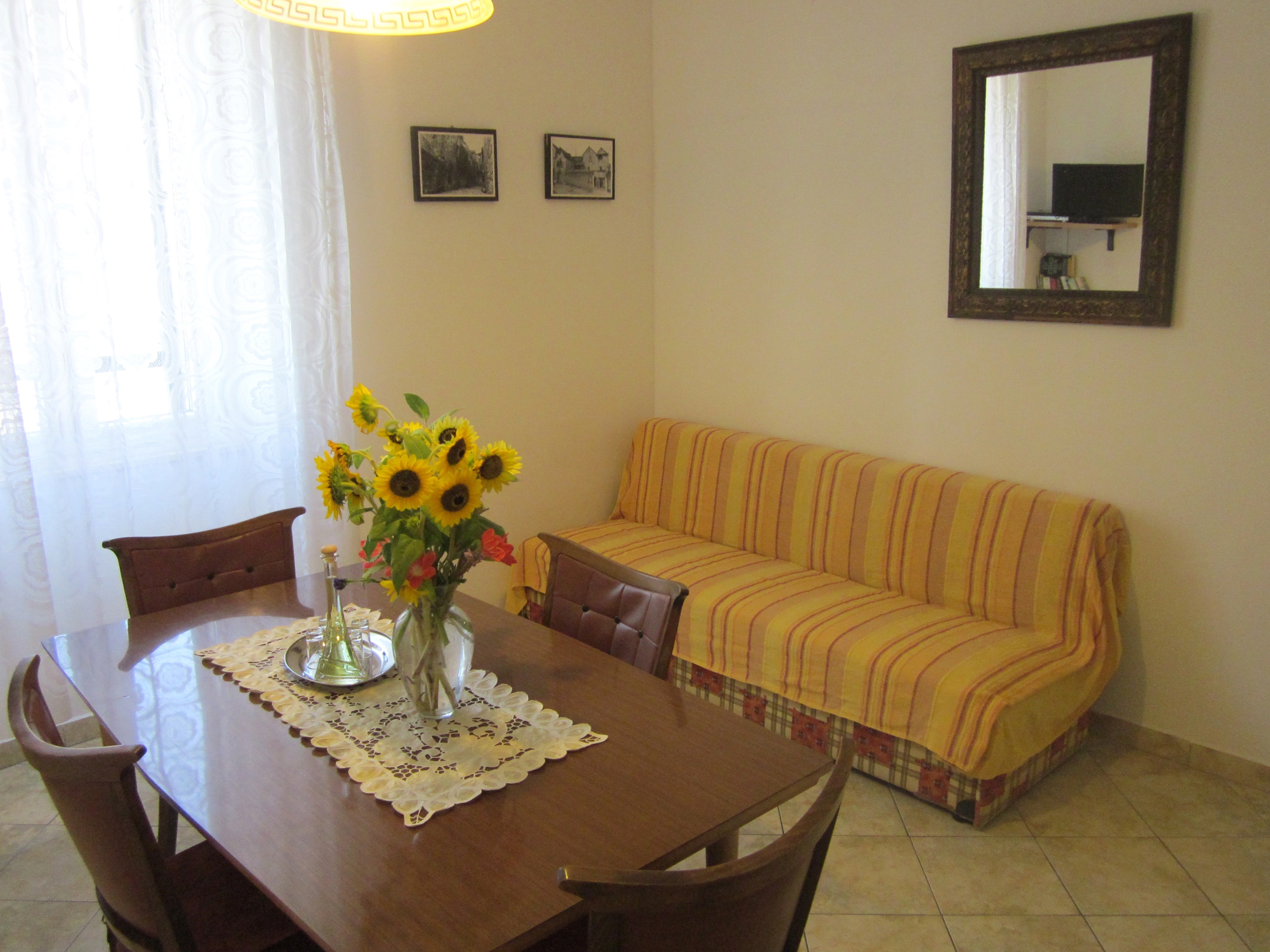 Two bedroom apartment near beach Komiža, Vis  A-b