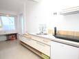 Bucătărie Podaca, Bucătărie în unitate de cazare tip studio-apartment, aer condiționat disponibil, animale de companie sunt acceptate şi WiFi.