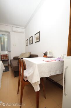 Dining room Dubrovnik, Dining room in the studio-apartment.
