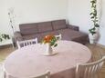 Jídelna Slano, Jídelna v ubytování typu apartment, s klimatizací, domácí mazlíčci povoleni a WiFi.