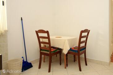 Slano, Comedor in the studio-apartment, (pet friendly) y WiFi.