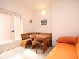 Dining room Komarna, Dining room in the apartment, air condition available and WiFi.