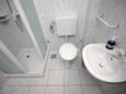 Salle de bain Seget Vranjica, Salle de bain dans l’hébergement en type apartment, animaux acceptés et WiFi.