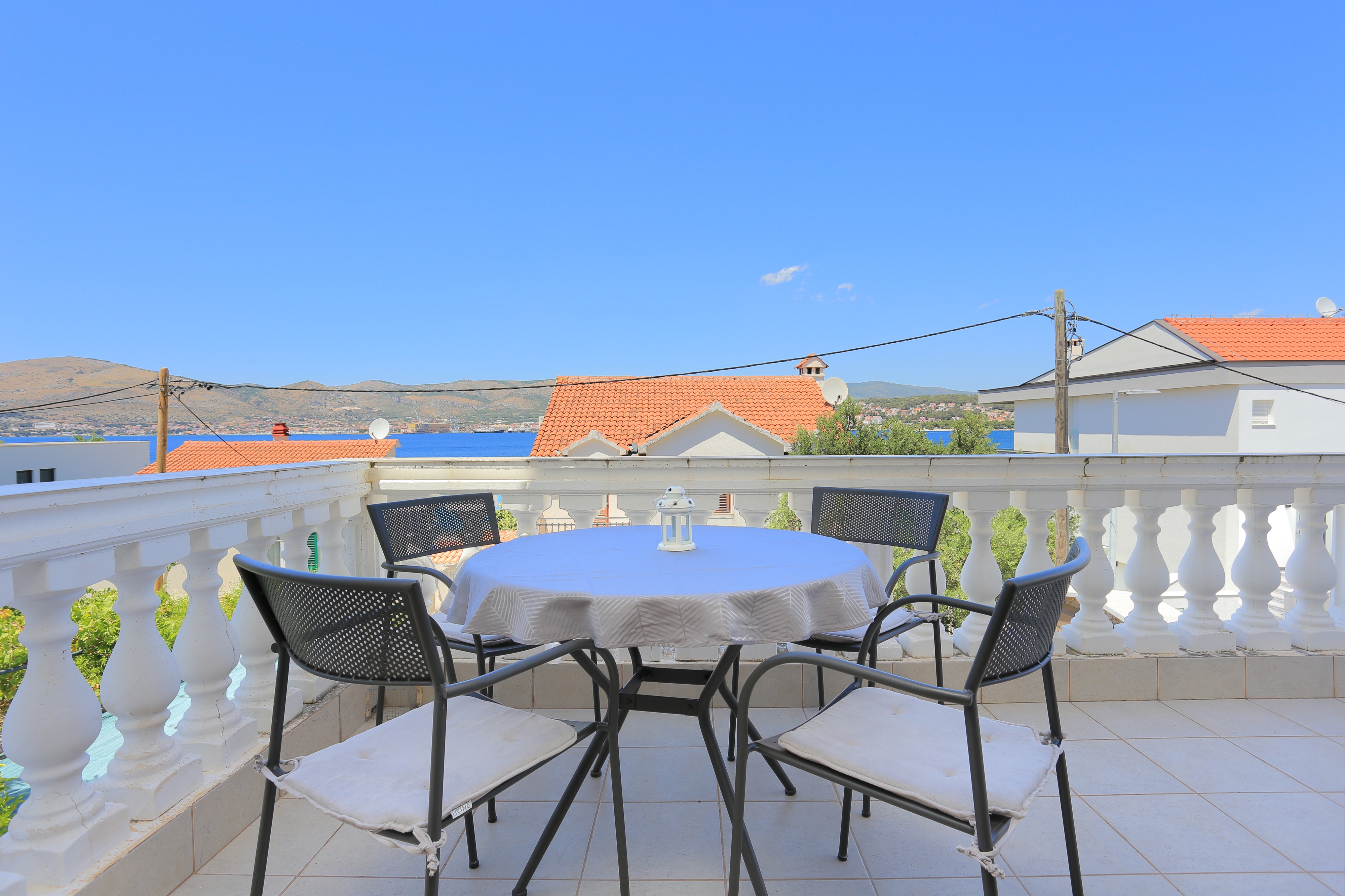 One bedroom apartment near beach Okrug Gornji, Čiovo  A-a