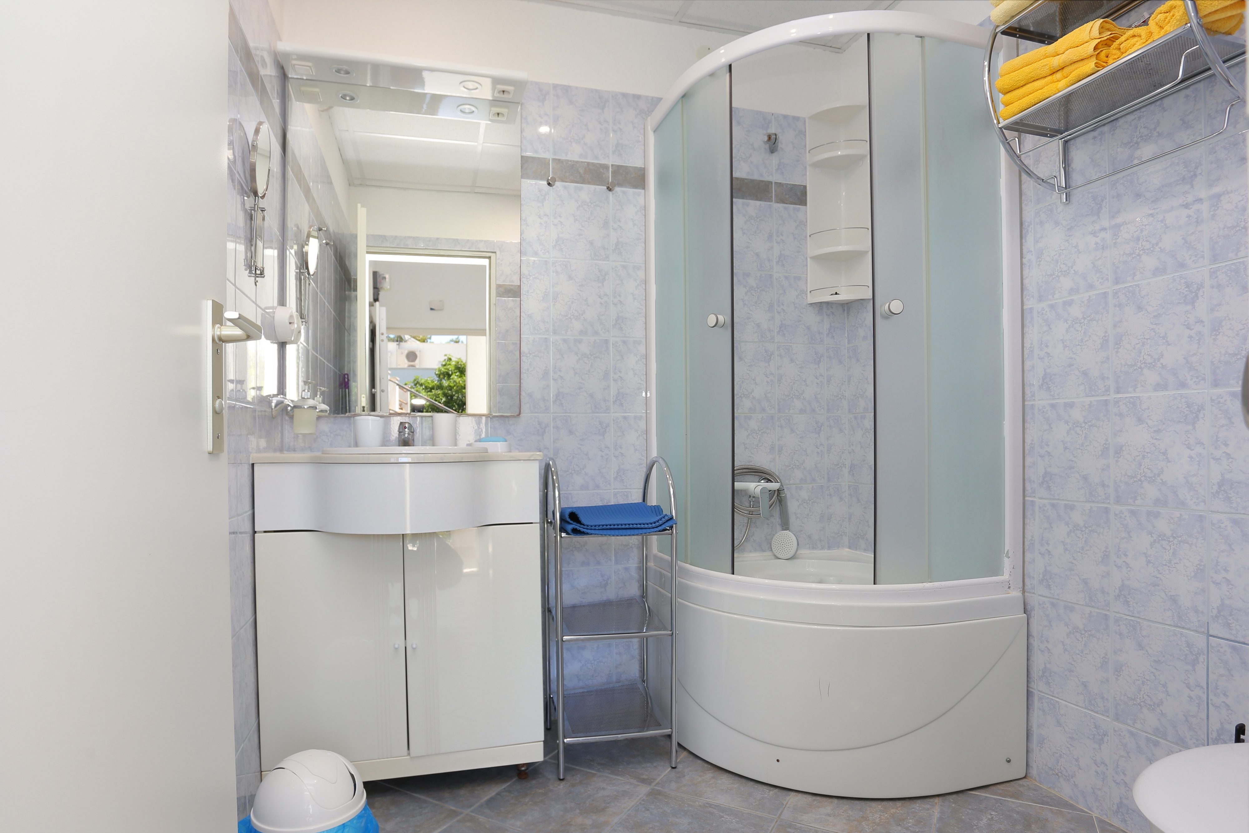 One bedroom apartment near beach Okrug Gornji, Čiovo  A-b
