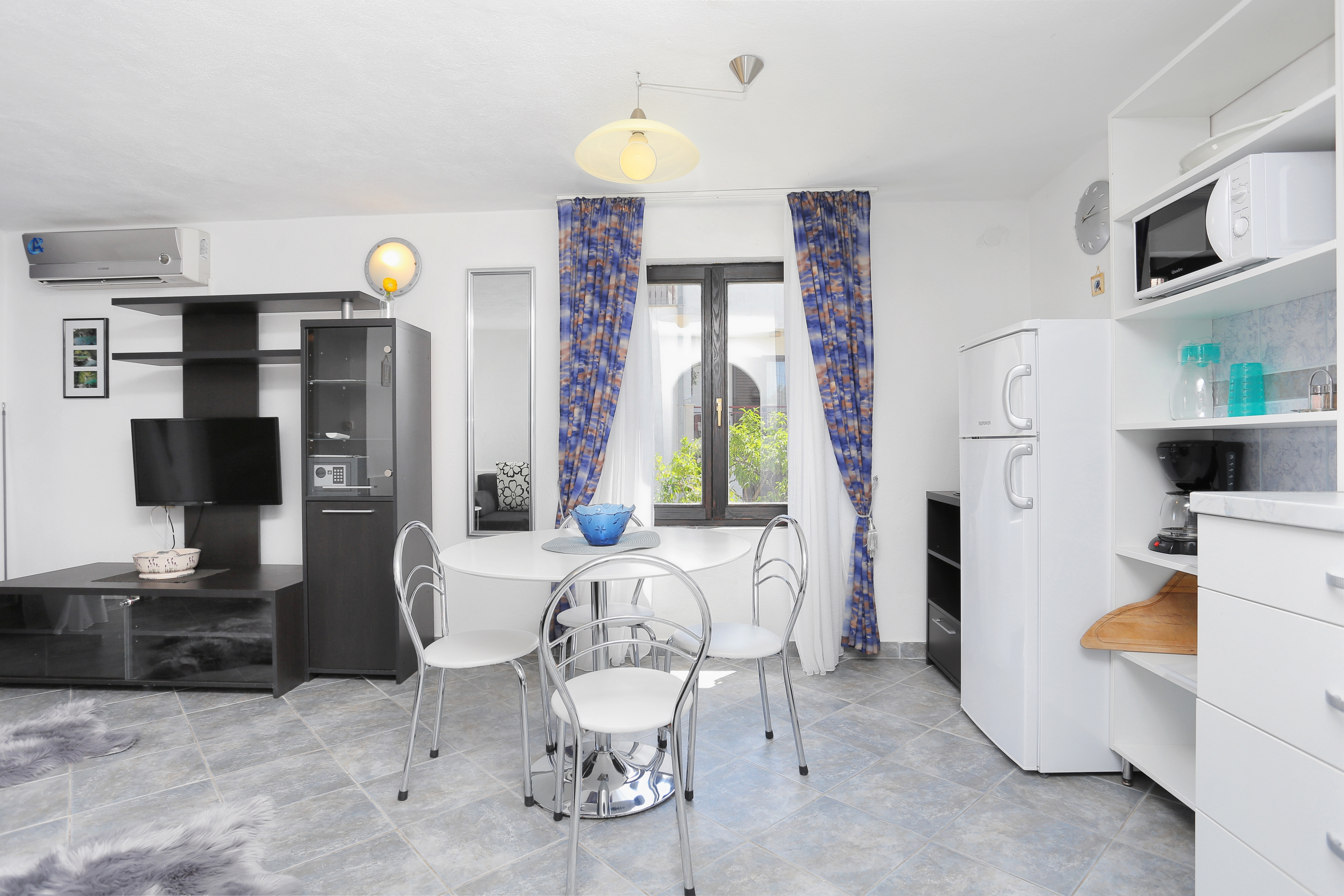 One bedroom apartment near beach Okrug Gornji, Čiovo  A-b