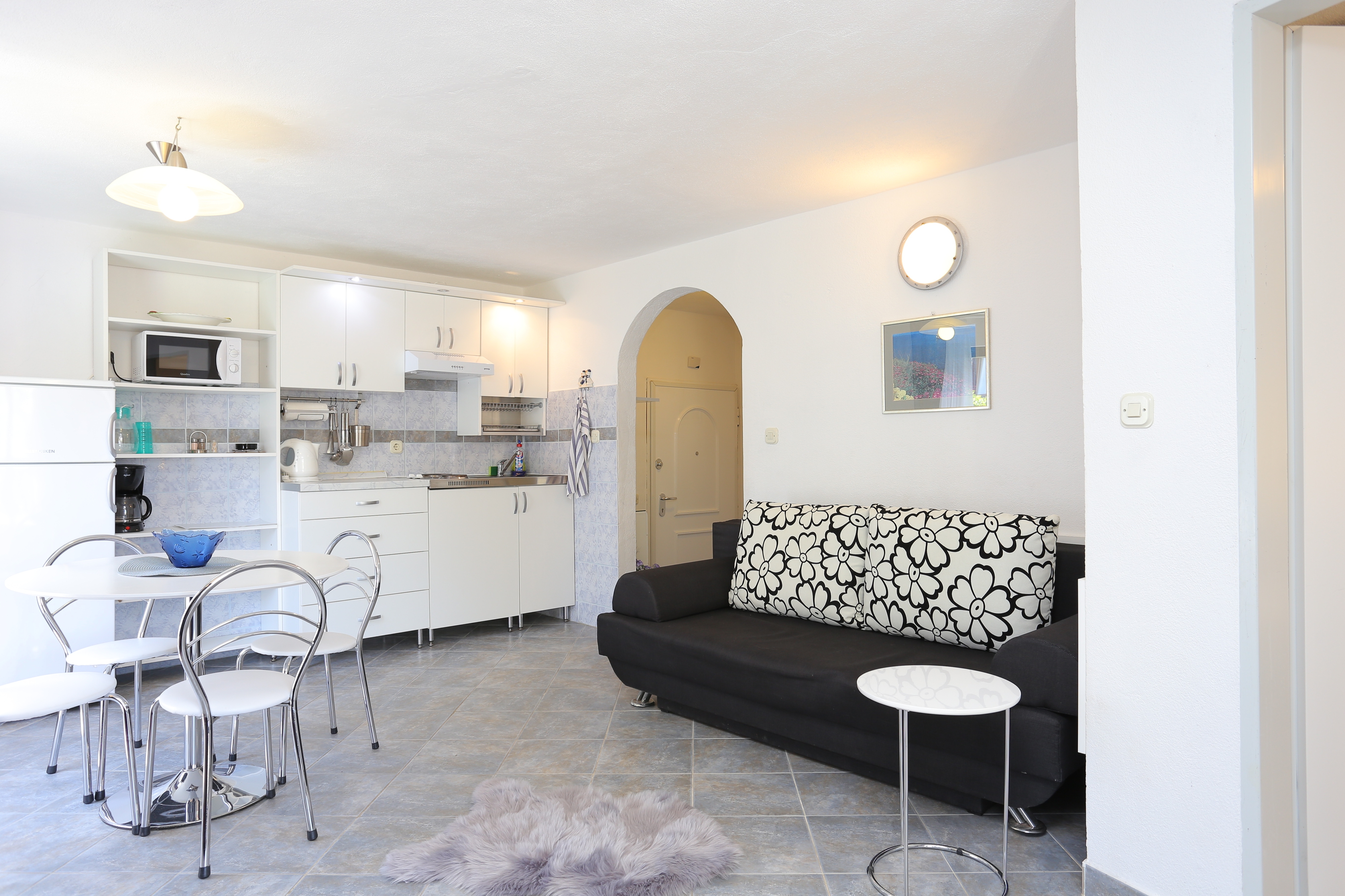 One bedroom apartment near beach Okrug Gornji, Čiovo  A-b