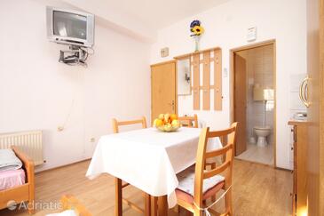 Dining room Kaštel Kambelovac, Dining room in the studio-apartment, WIFI.