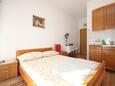 Kaštel Kambelovac, Bedroom in the studio-apartment, air condition available and WiFi.