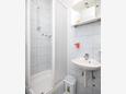 Salle de bain Kaštel Kambelovac, Salle de bain dans l’hébergement en type studio-apartment, WiFi.