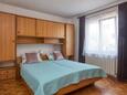 Ložnice 1 Biograd na Moru, Ložnice 1 v ubytování typu apartment, domácí mazlíčci povoleni a WiFi.