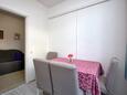 Biograd na Moru, Jídelna v ubytování typu apartment, domácí mazlíčci povoleni a WiFi.