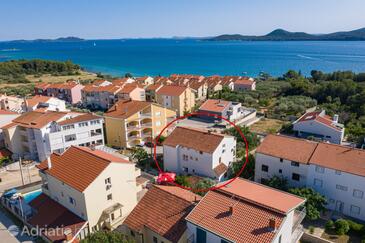 Biograd na Moru, Biograd, Objekt 863 - Ubytování s oblázkovou pláží.