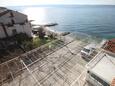 Podstrana, Split, Парковка 8635 - Апартаменты и комнаты вблизи моря с галечным пляжем.
