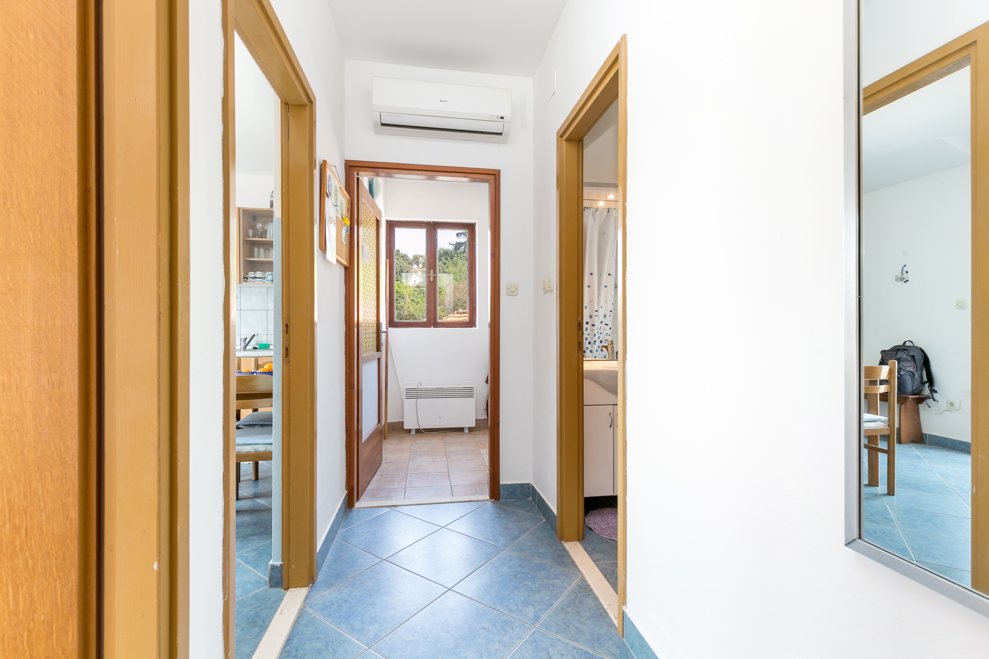 Two bedroom apartment with terrace and sea view Stomorska, Šolta  A-a