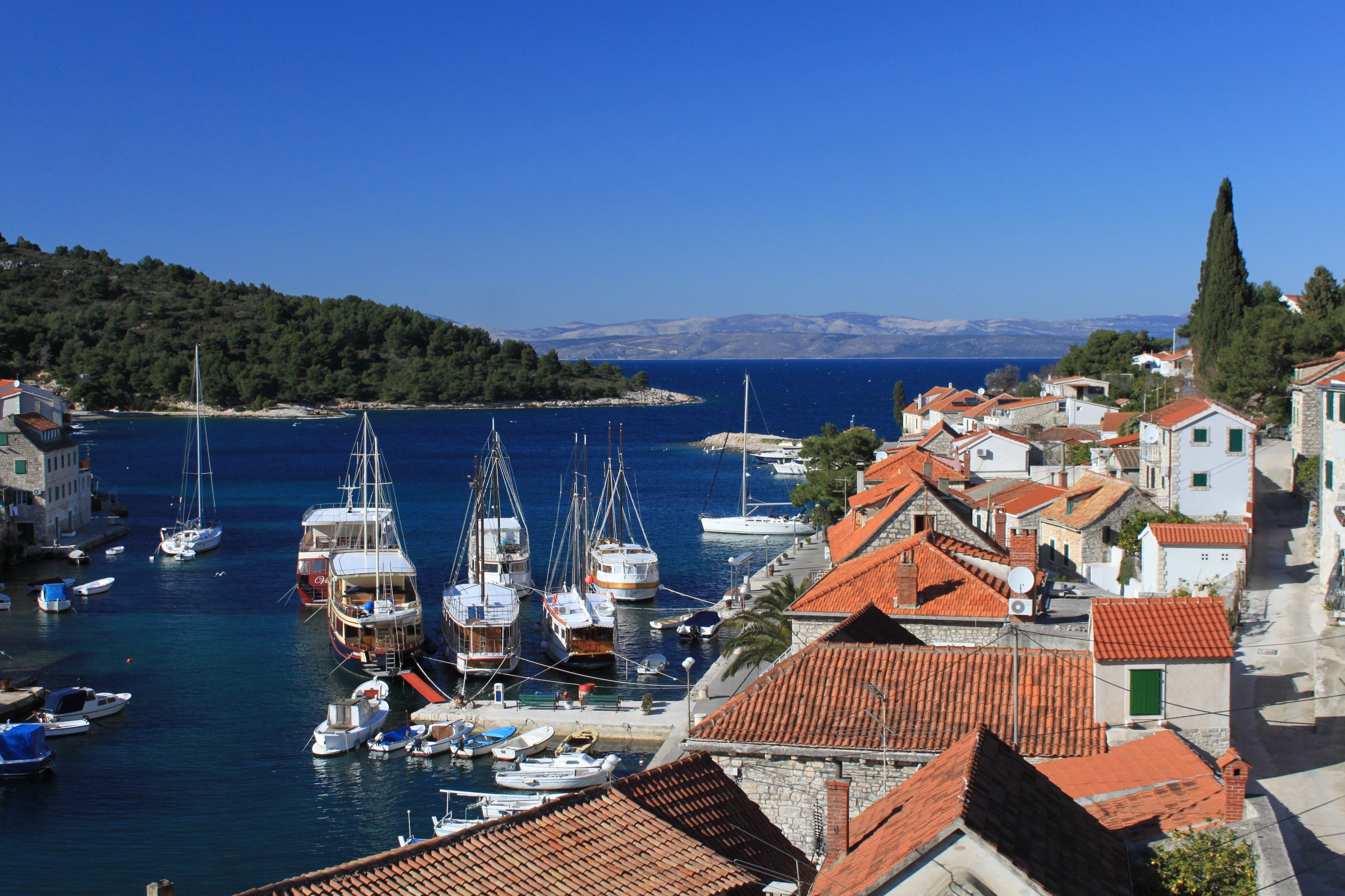 Two bedroom apartment with terrace and sea view Stomorska, Šolta  A-a