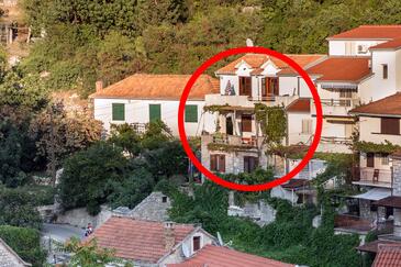 Property Stomorska, Šolta, Property 8650 - Apartments near sea with pebble beach.