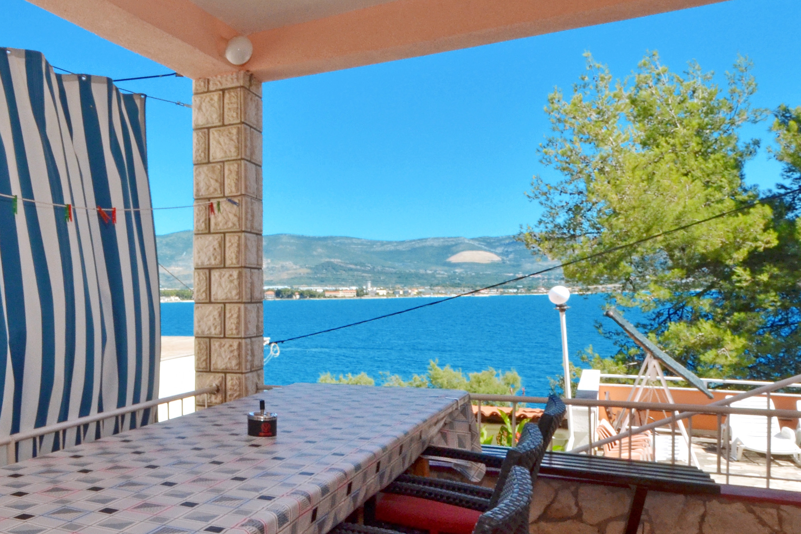 One bedroom apartment near beach Arbanija, Čiovo  A-b