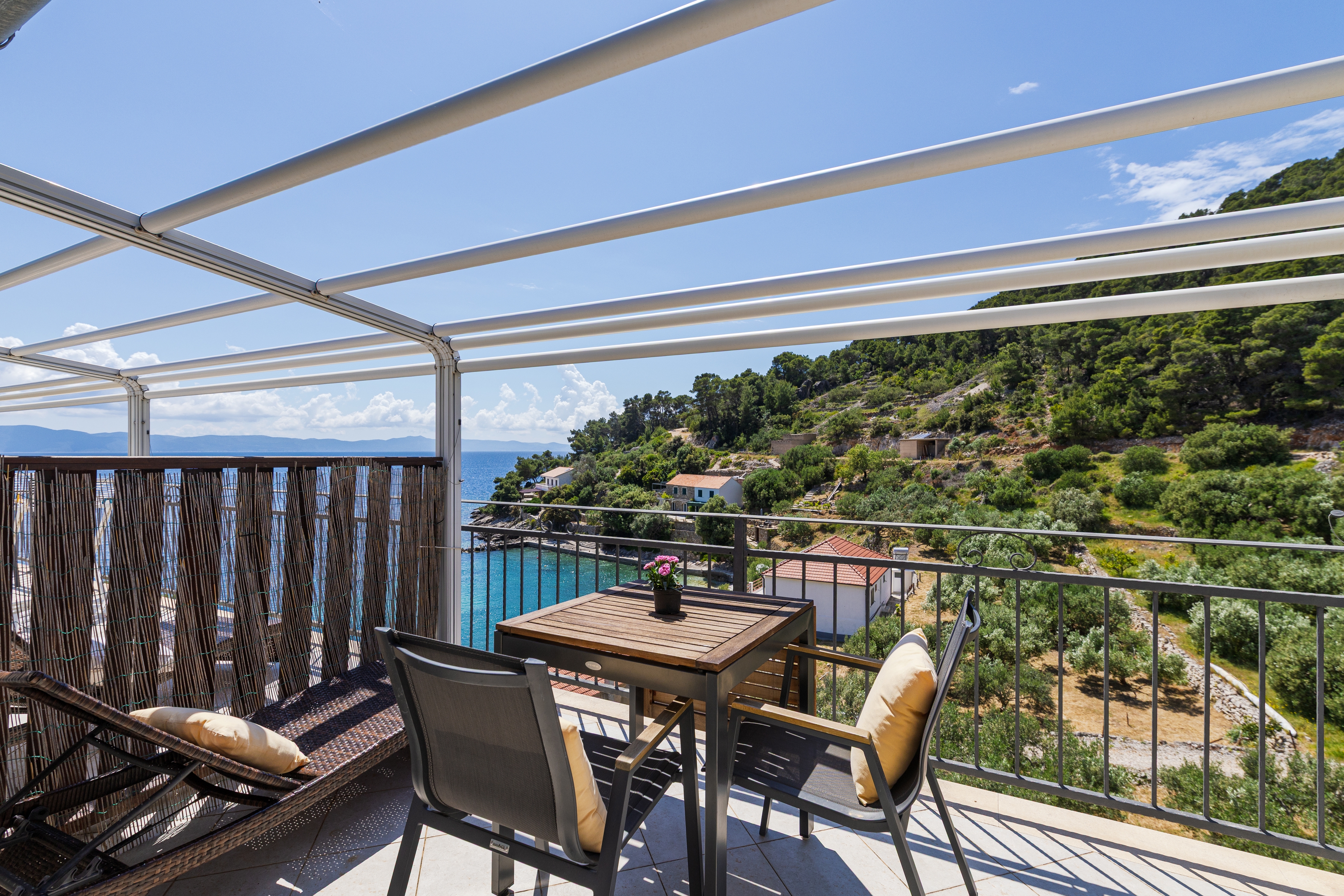 One bedroom apartment near beach Cove Torac, Hvar (A-8653-c)