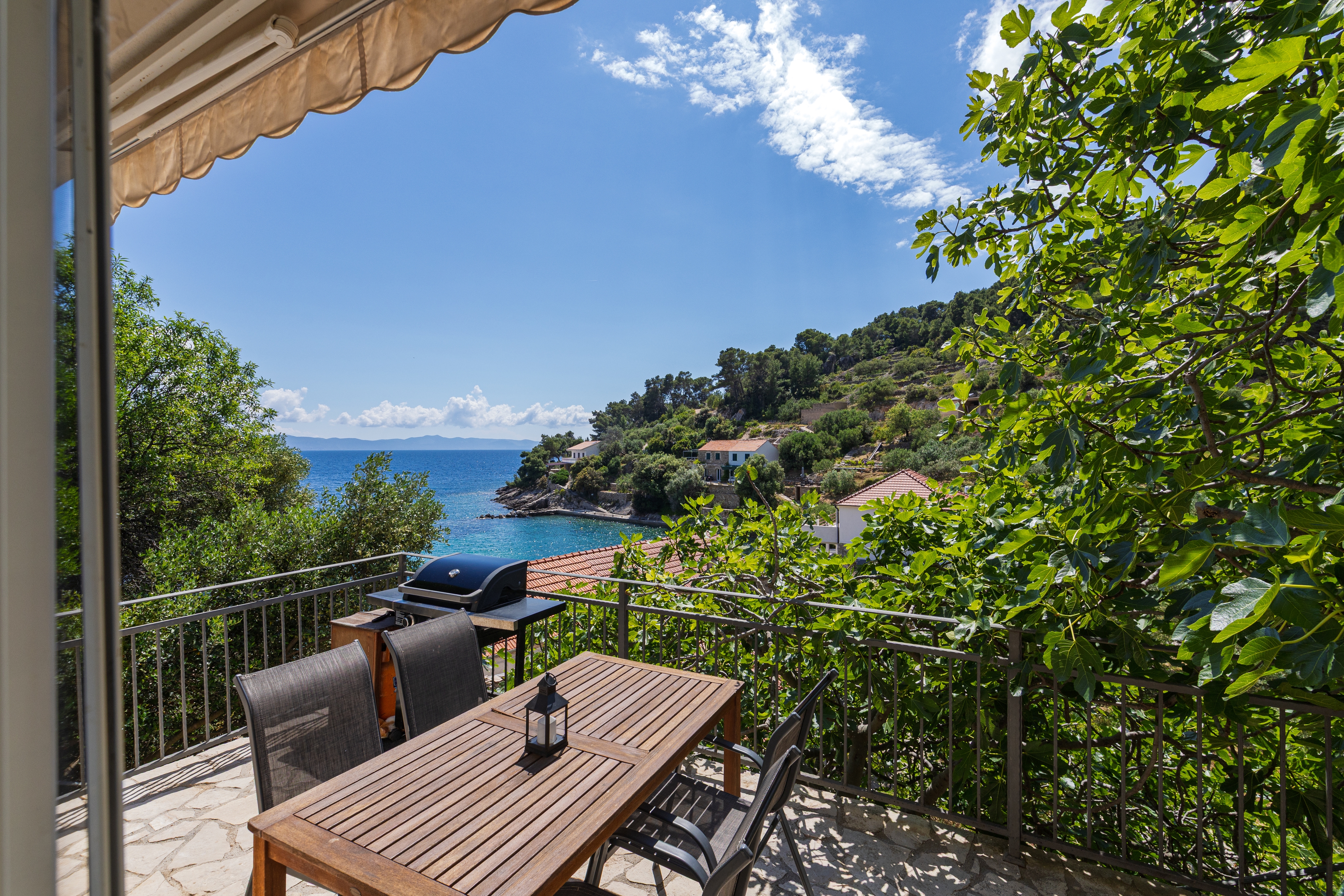 Studio flat near beach Cove Torac, Hvar (AS-8653-b) Studio flat near beach Cove Torac, Hvar (AS-8653-b)