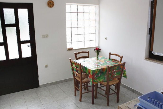 One bedroom apartment near beach Mandre, Pag (A-8655-b)