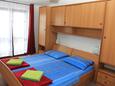 Ložnice 1 Mandre, Ložnice 1 v ubytování typu apartment, s klimatizací, domácí mazlíčci povoleni a WiFi.