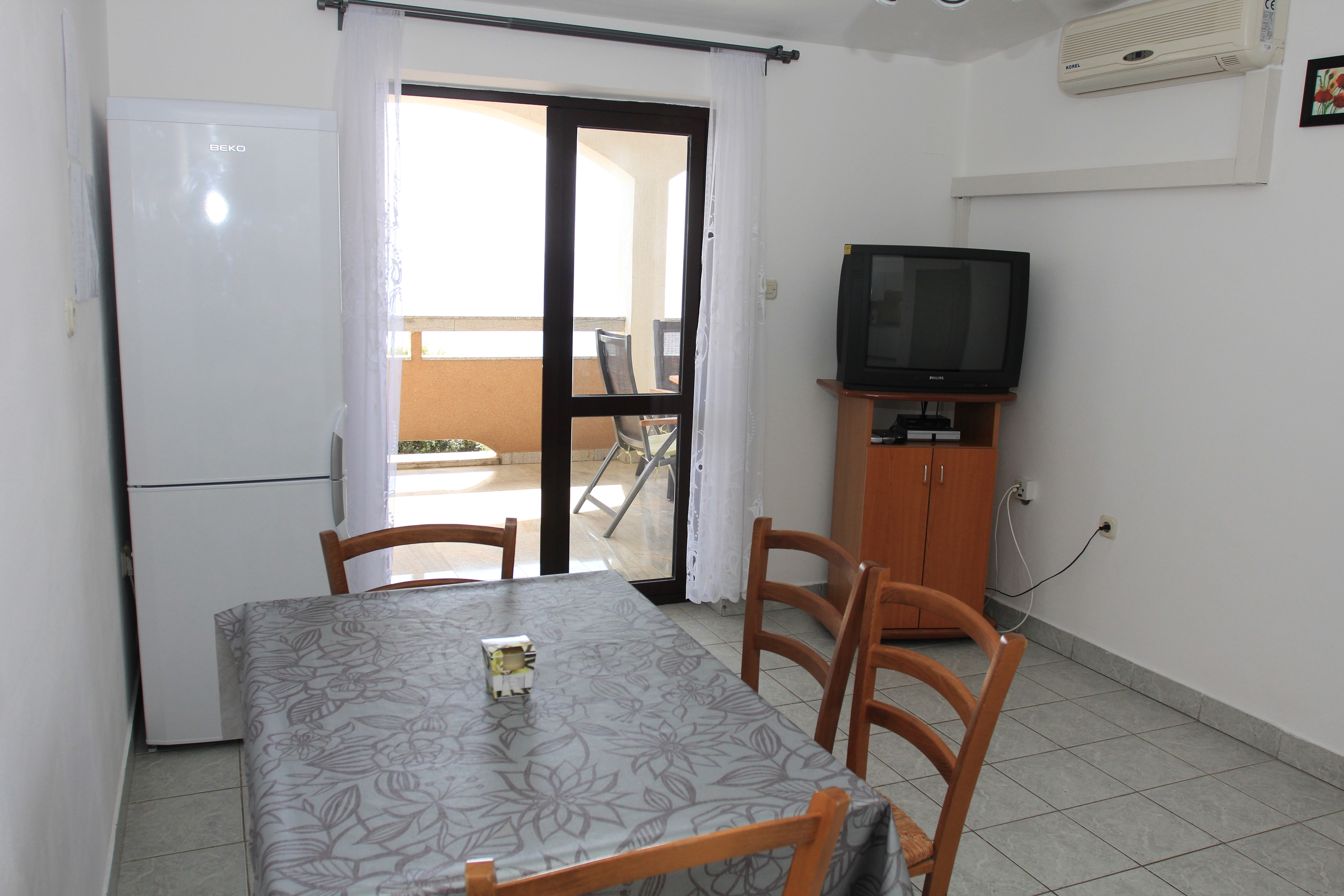 Two bedroom apartment near beach Mandre, Pag (A-8655-d)