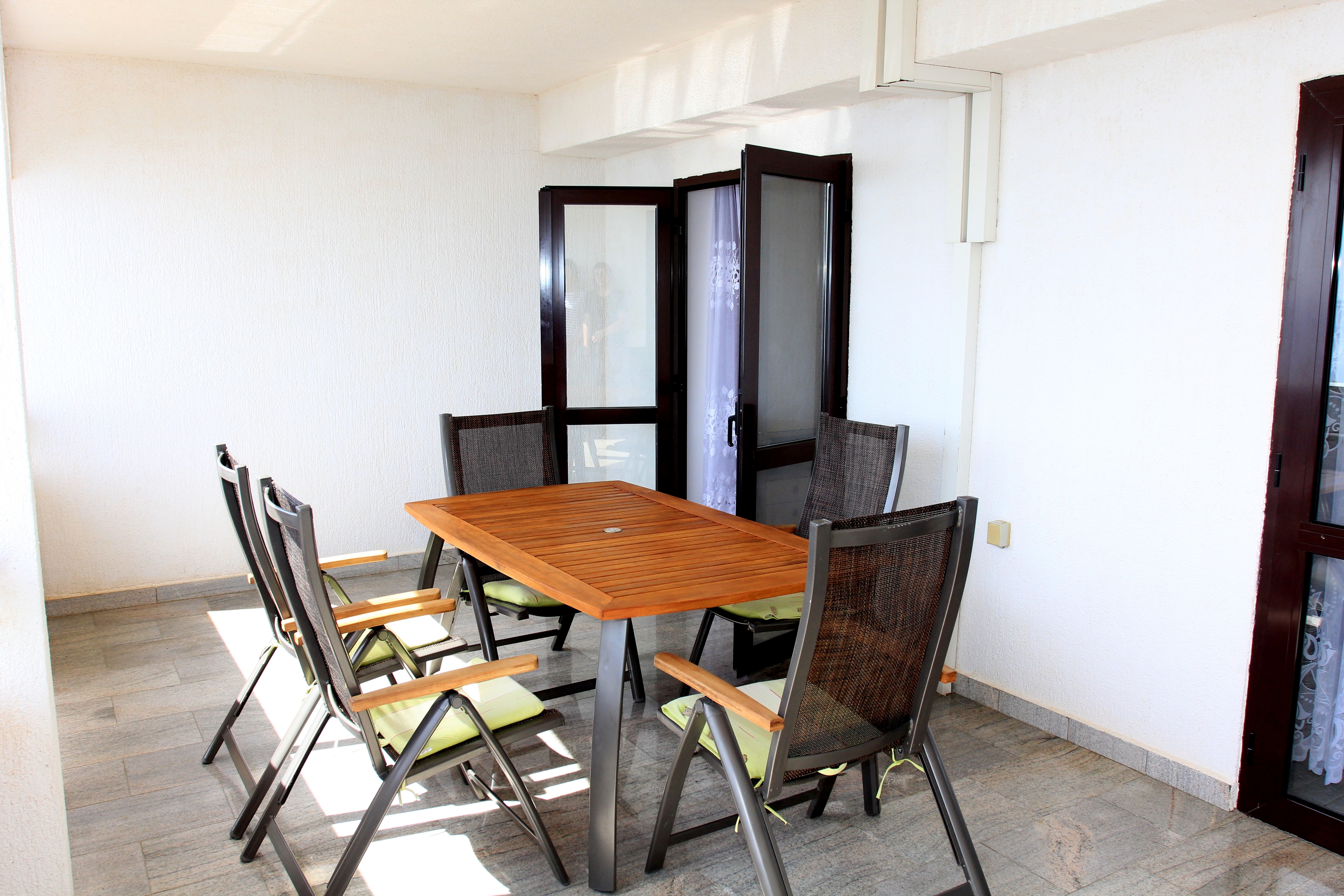 Two bedroom apartment near beach Mandre, Pag  A-d