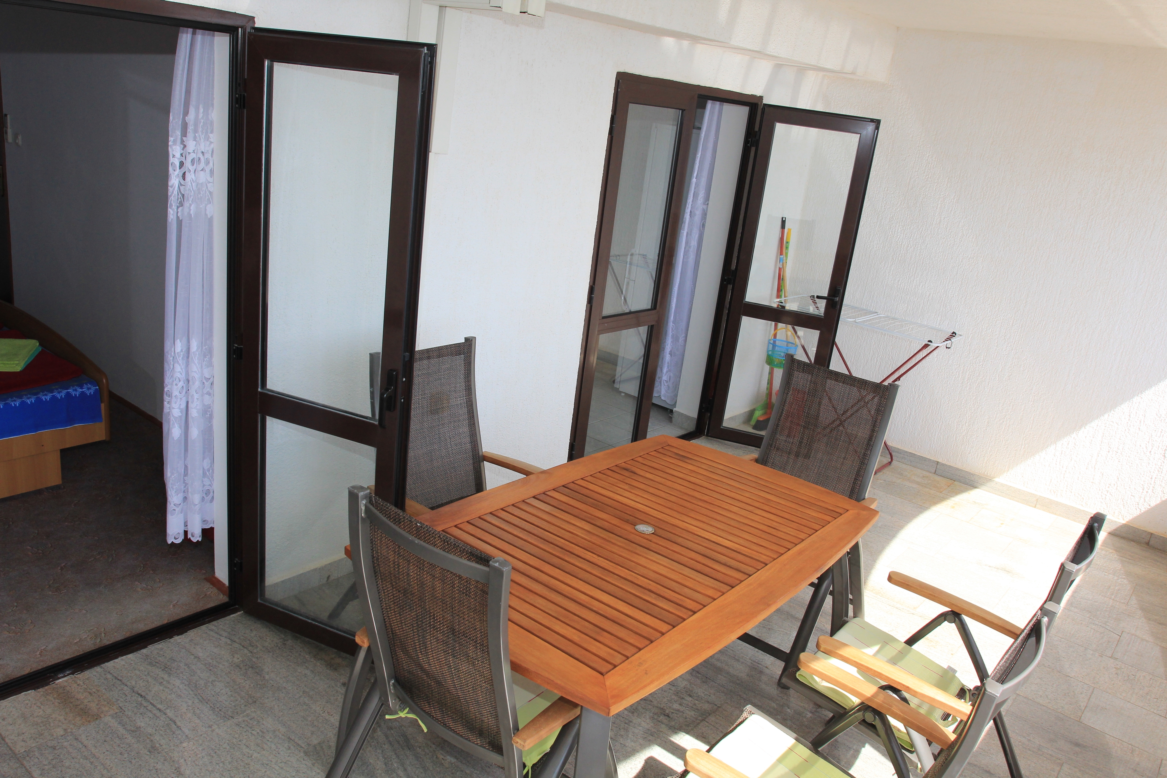 Two bedroom apartment near beach Mandre, Pag  A-d