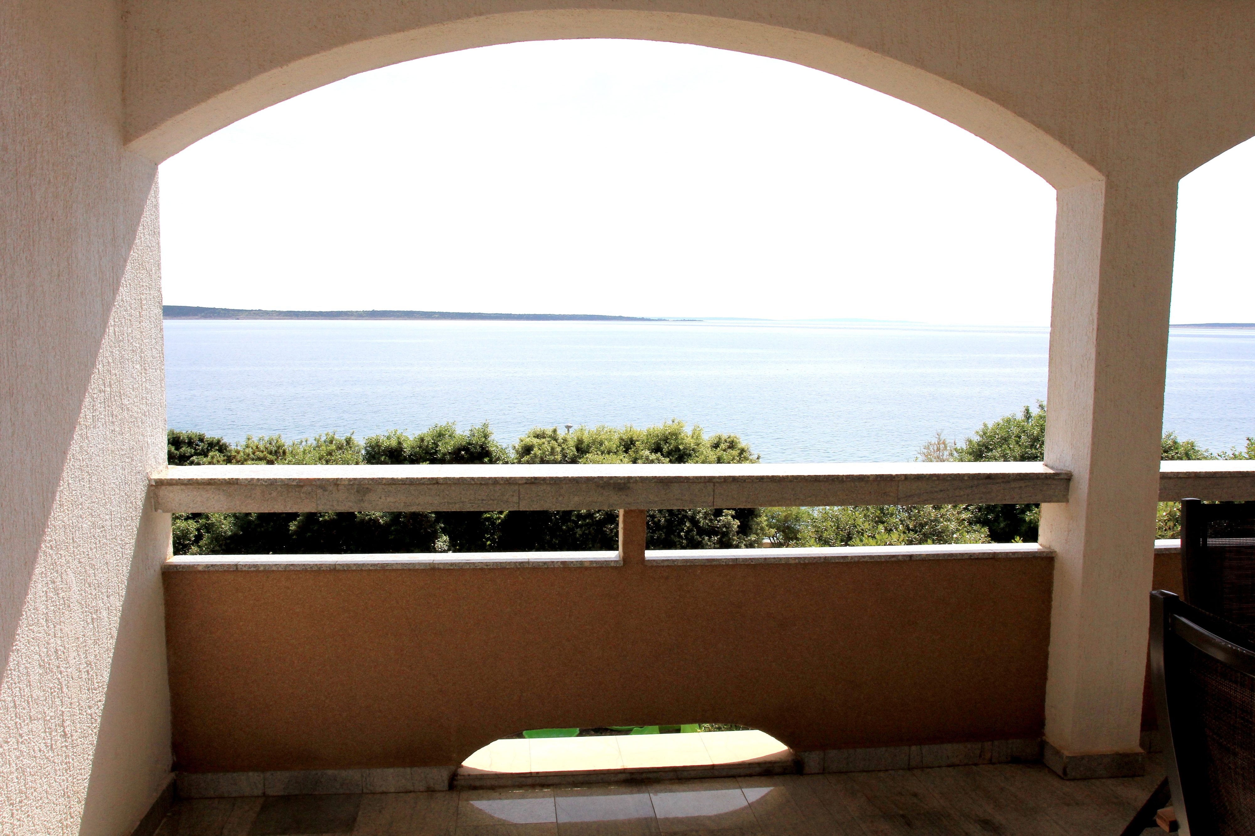 Two bedroom apartment near beach Mandre, Pag  A-d