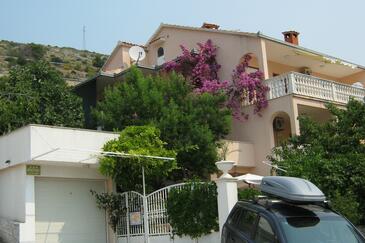 Property Seget Donji, Trogir, Property 8656 - Apartments near sea with pebble beach.