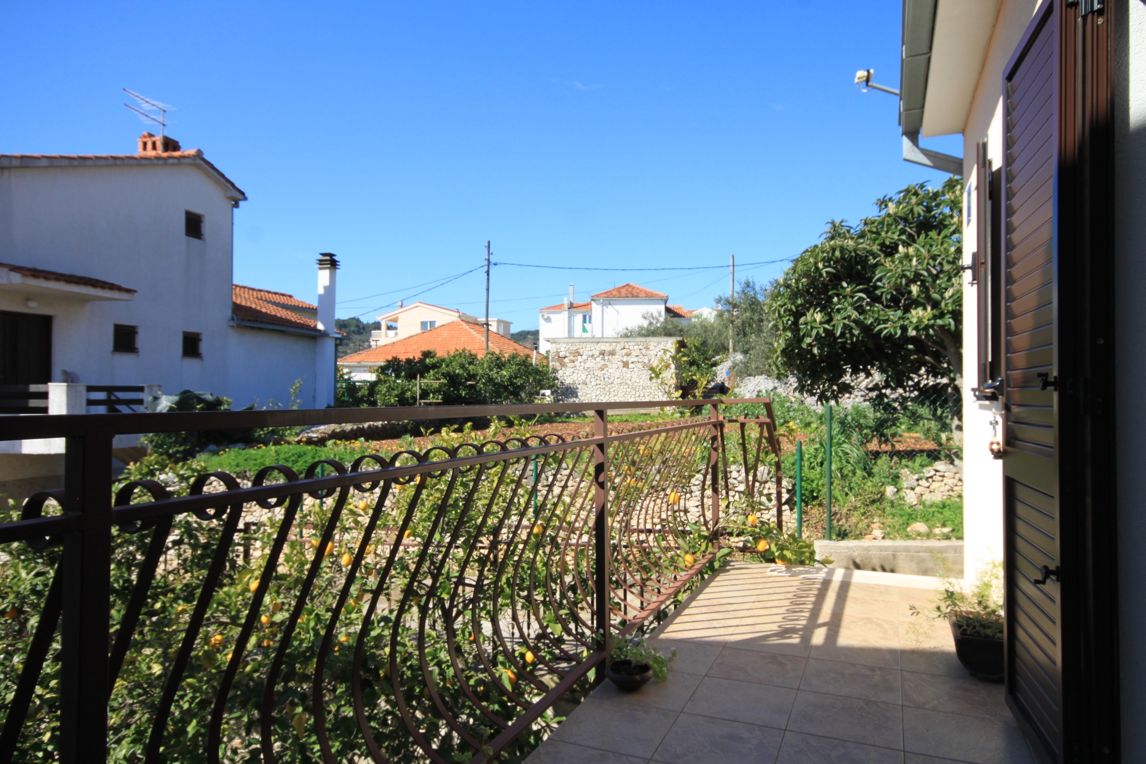 Two bedroom apartment with balcony and sea view Slatine, Čiovo  A-a