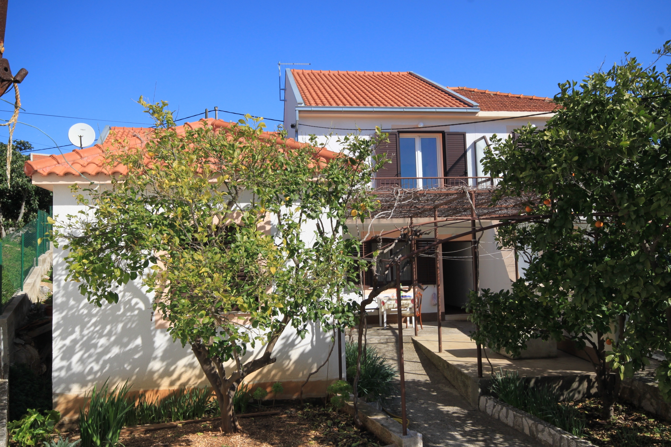 Two bedroom apartment with balcony and sea view Slatine, Čiovo (A-8658-a)