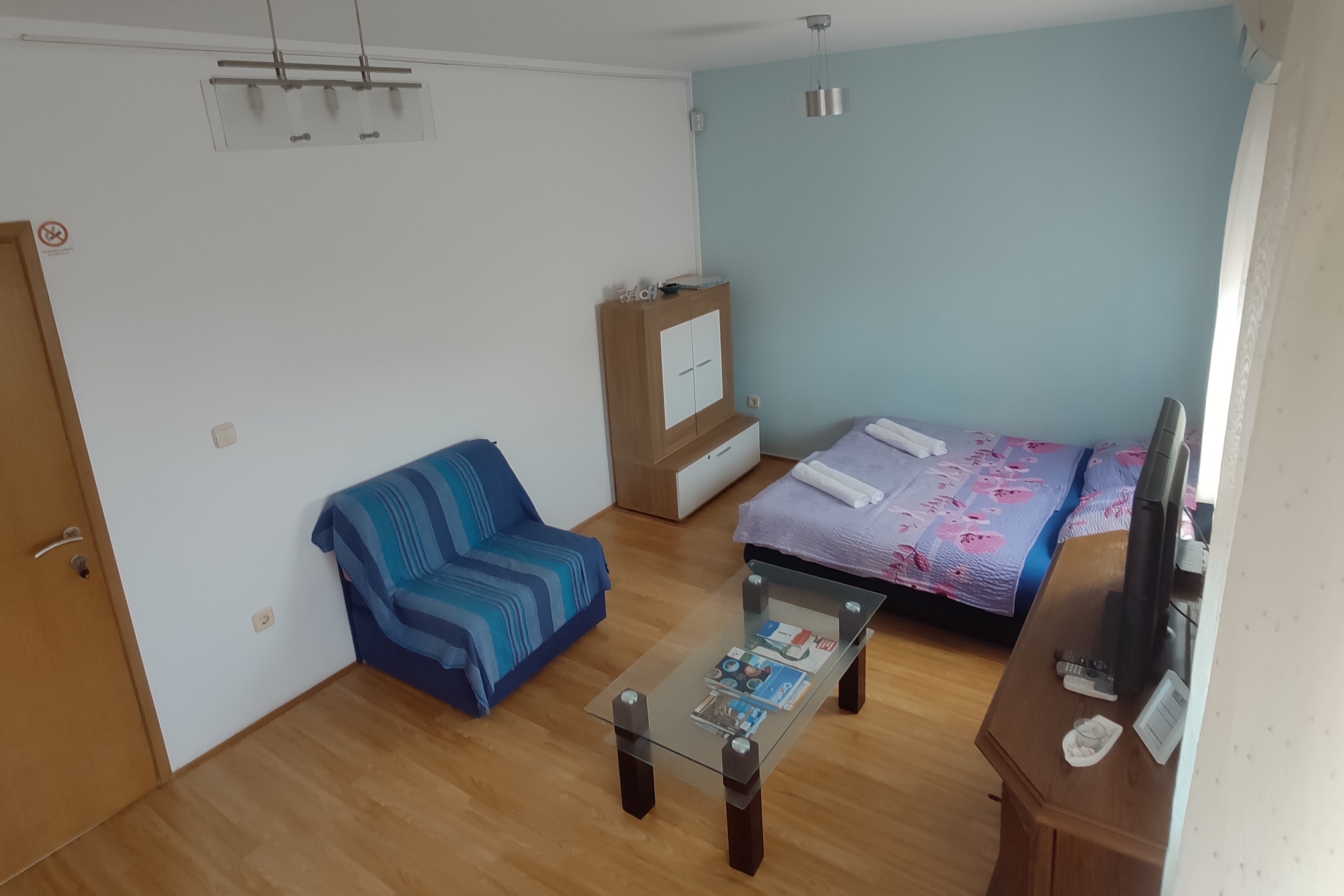 One bedroom apartment with terrace and sea view Vinišće, Trogir (A-8660-b)