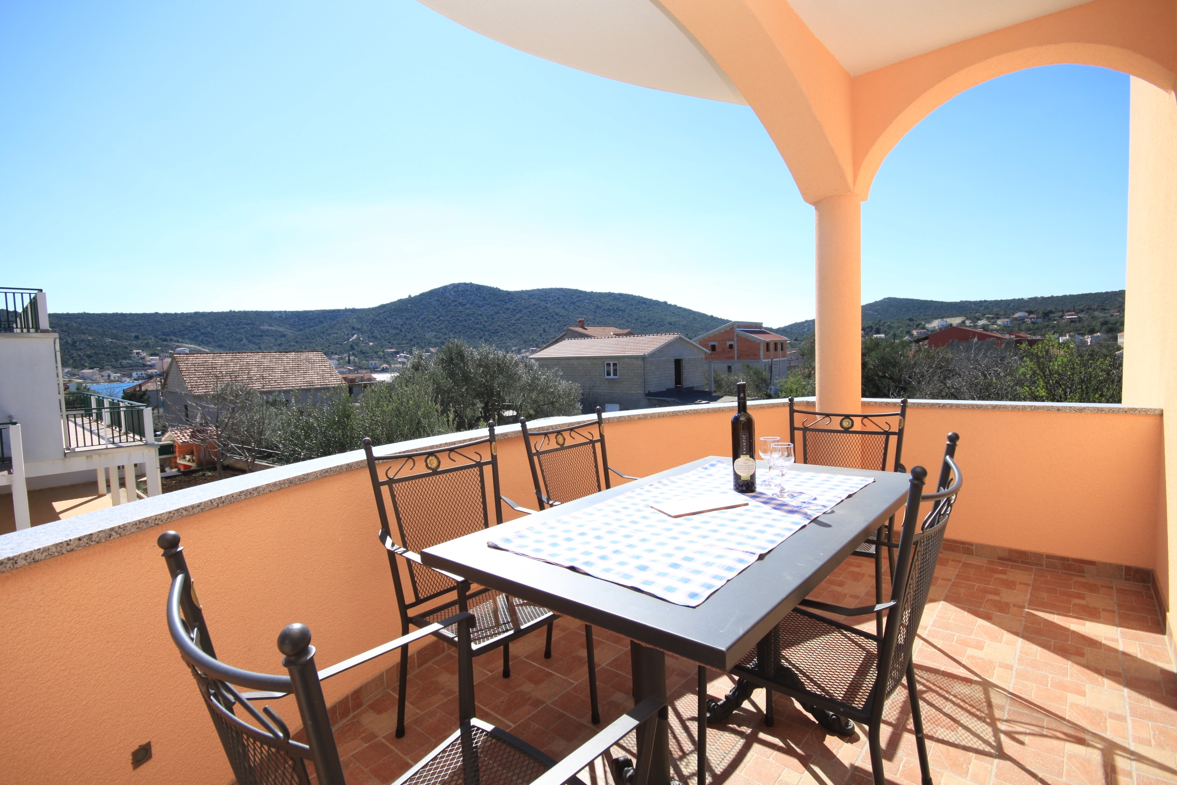 One bedroom apartment with terrace and sea view Vinišće, Trogir (A-8660-b)