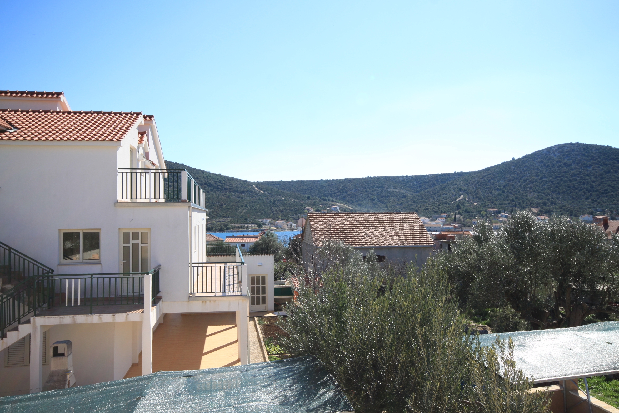 One bedroom apartment with terrace and sea view Vinišće, Trogir  A-b