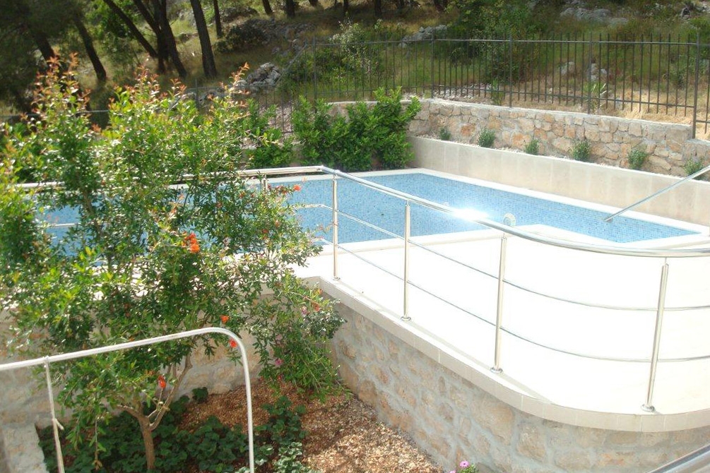 Comfortable and spacious house with terrace and sea view Poljica, Trogir  K