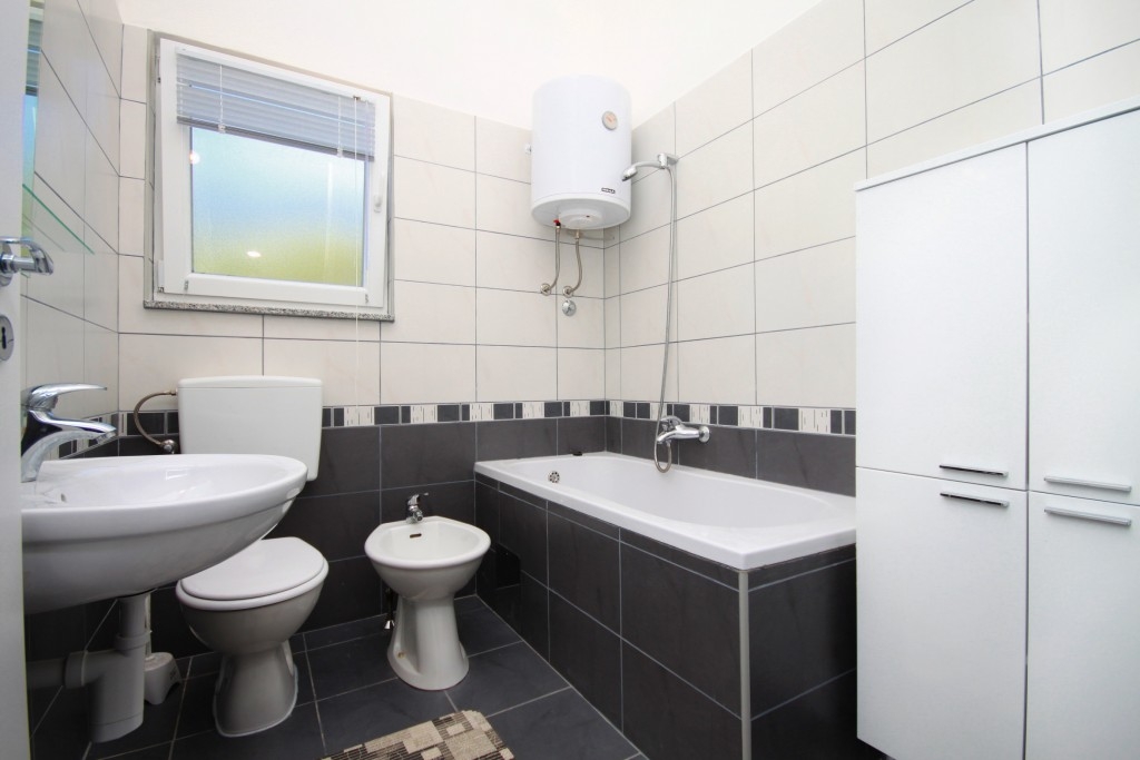 Comfortable and spacious house with terrace and sea view Poljica, Trogir  K