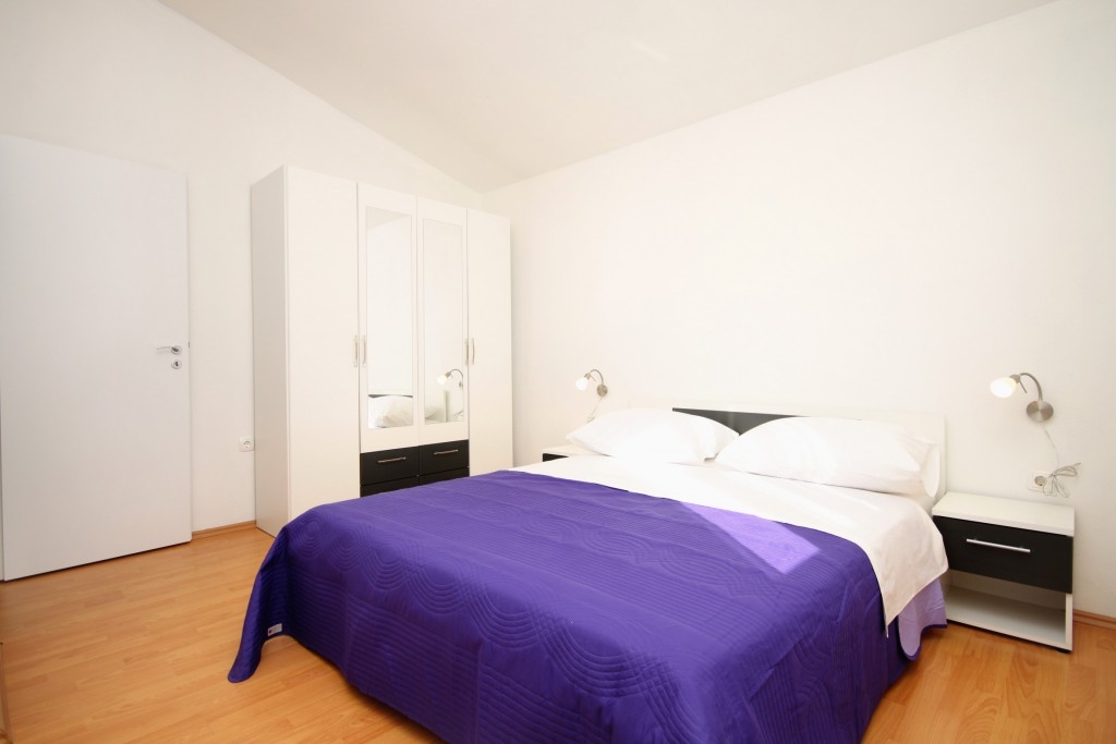 Comfortable and spacious house with terrace and sea view Poljica, Trogir  K