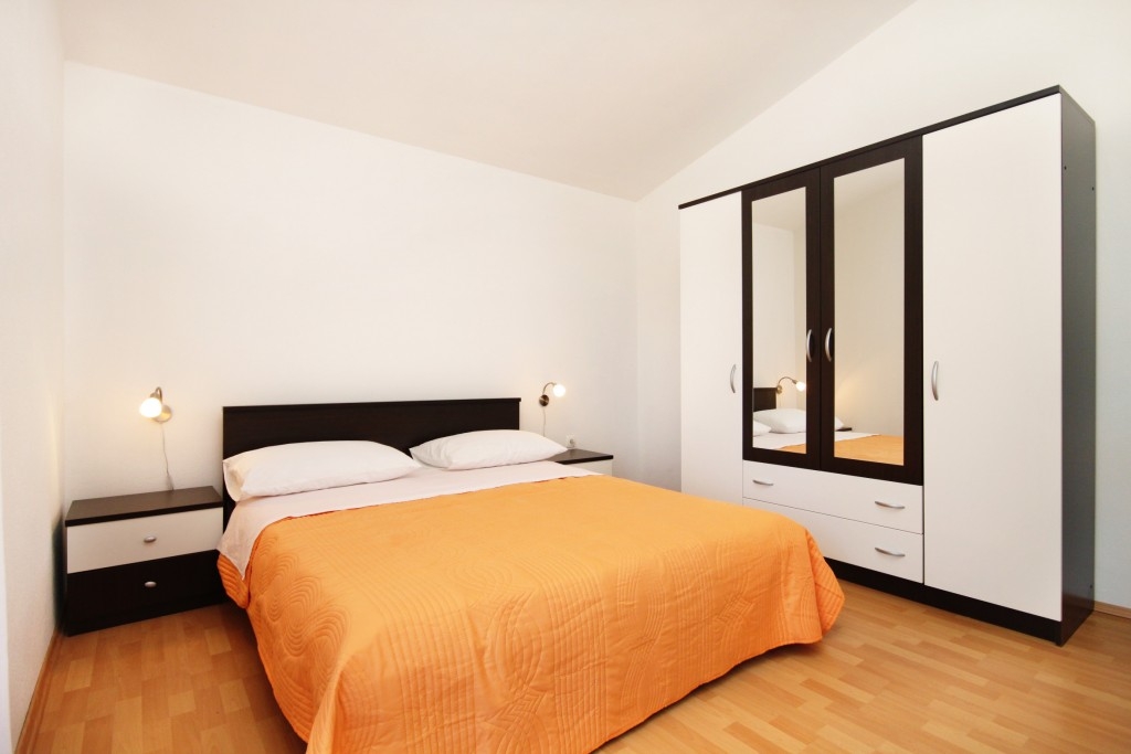 Comfortable and spacious house with terrace and sea view Poljica, Trogir  K