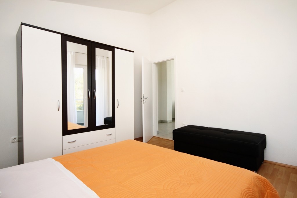 Comfortable and spacious house with terrace and sea view Poljica, Trogir  K