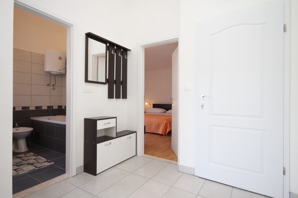 Comfortable and spacious house with terrace and sea view Poljica, Trogir  K