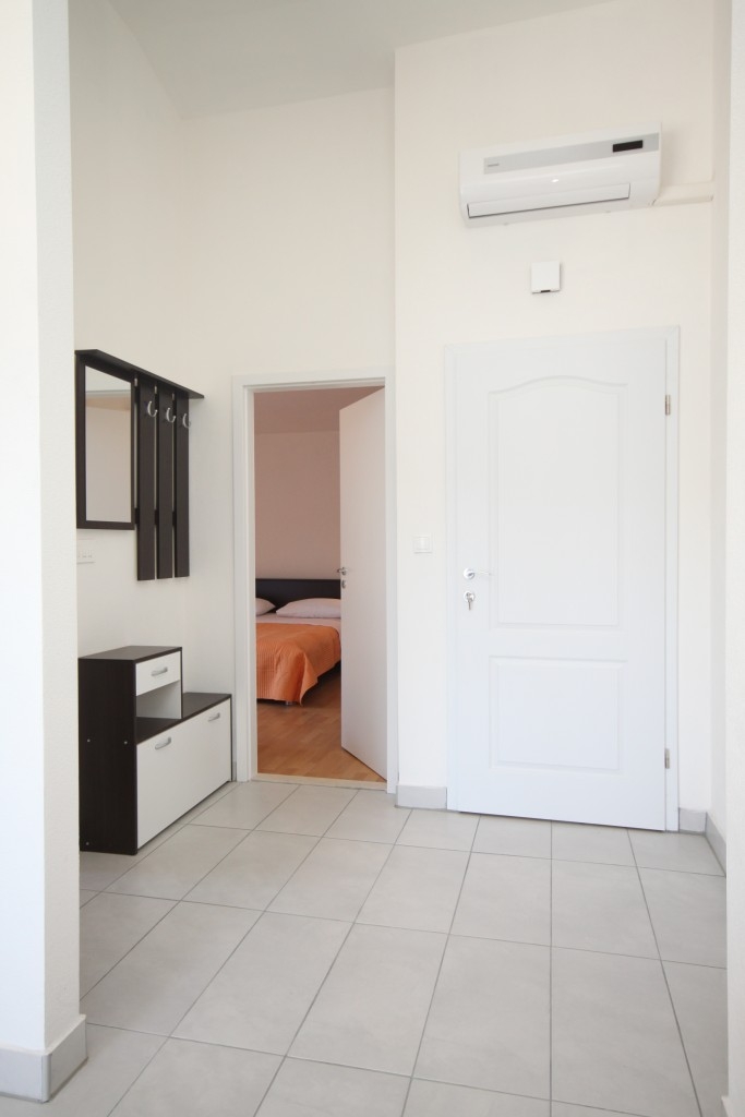 Comfortable and spacious house with terrace and sea view Poljica, Trogir  K