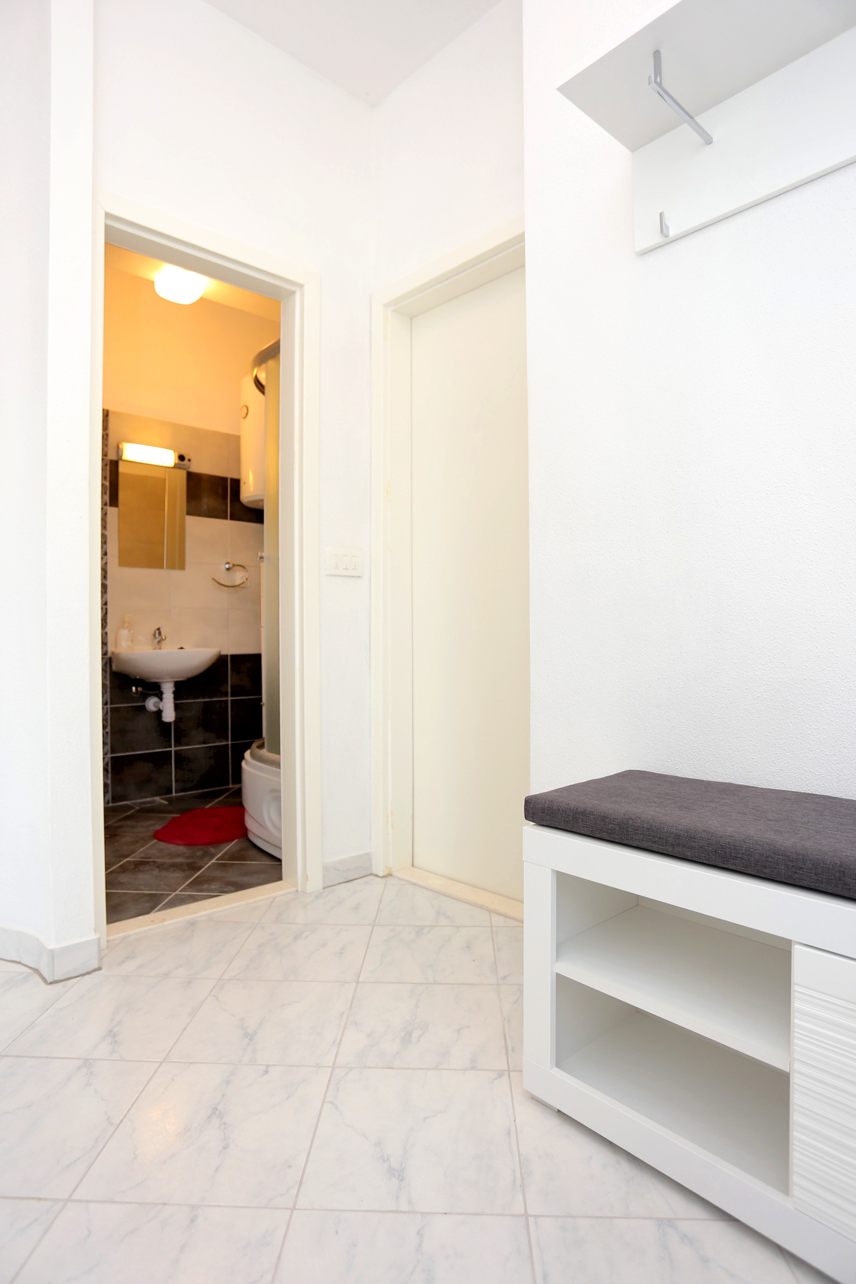 Comfortable and spacious house with terrace and sea view Poljica, Trogir  K