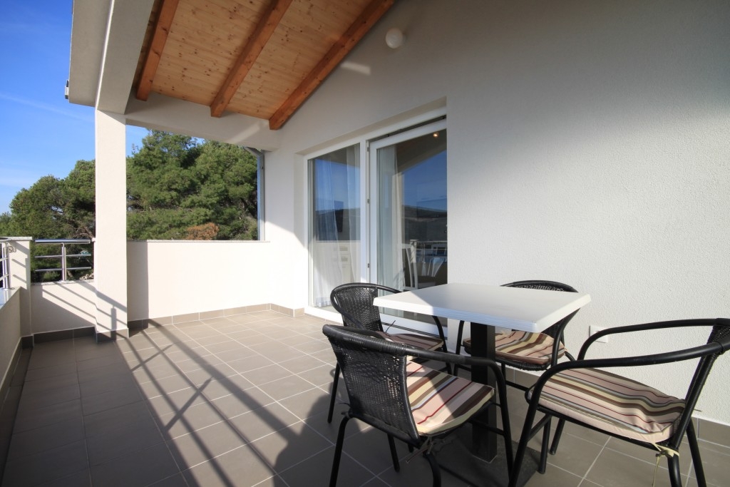 Comfortable and spacious house with terrace and sea view Poljica, Trogir  K