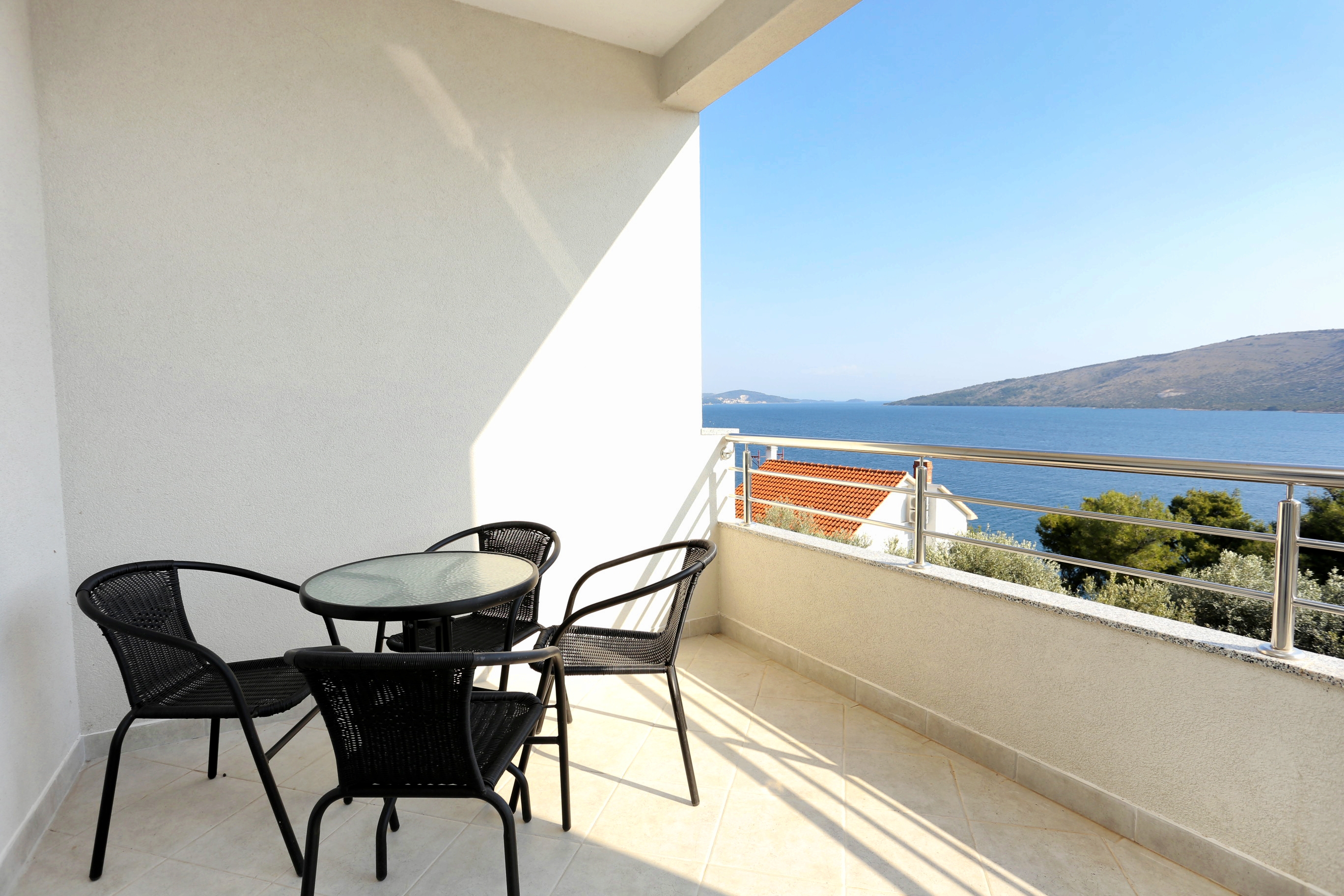 Comfortable and spacious house with terrace and sea view Poljica, Trogir  K