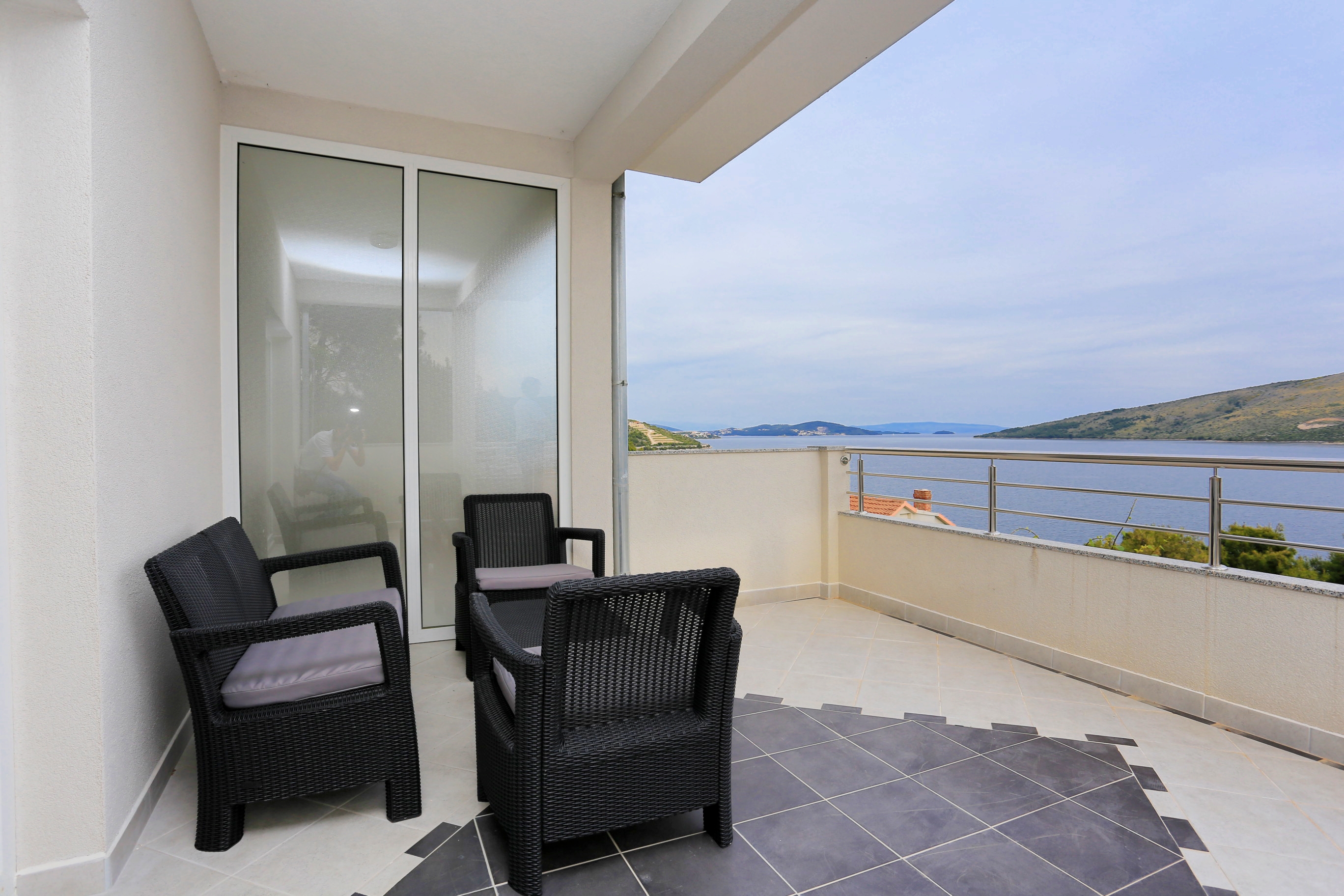 Comfortable and spacious house with terrace and sea view Poljica, Trogir  K