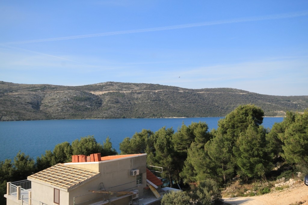 Comfortable and spacious house with terrace and sea view Poljica, Trogir  K