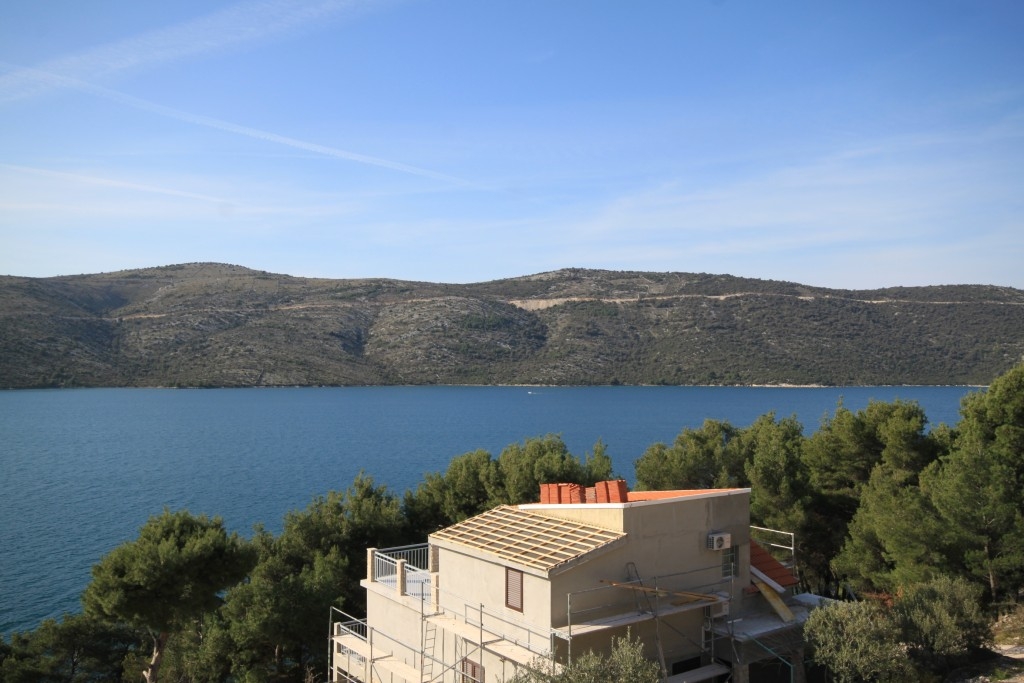 Comfortable and spacious house with terrace and sea view Poljica, Trogir  K